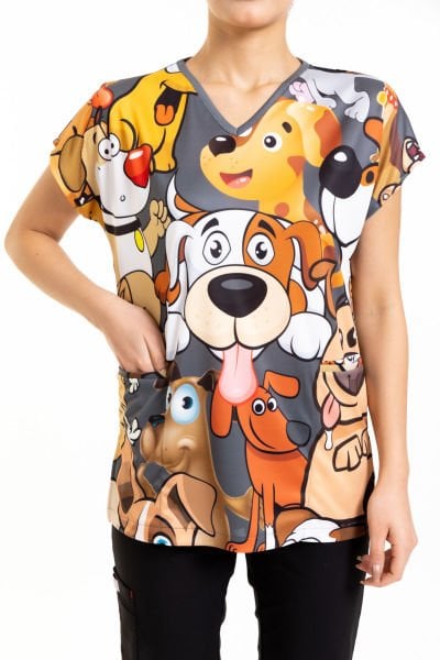 Cerrahi forma üst kadın model gri şımarık köpekler