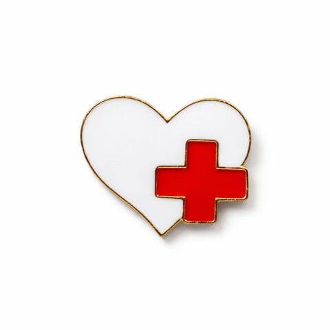 Beyaz kalp metal rozet 07